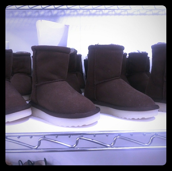 Children brown LED UGGH Style boots w/fur inside - Picture 1 of 4